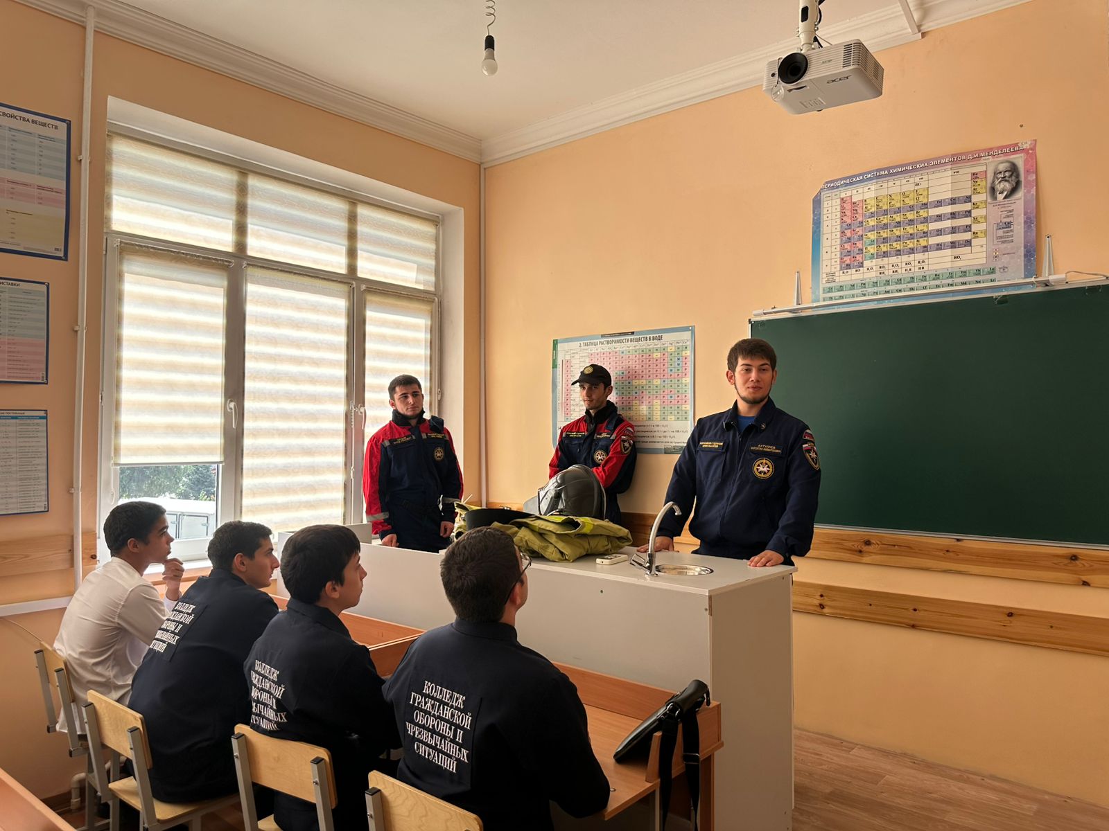 Активисты отряда ВСКС провели открытый урок для студентов 1-го курса