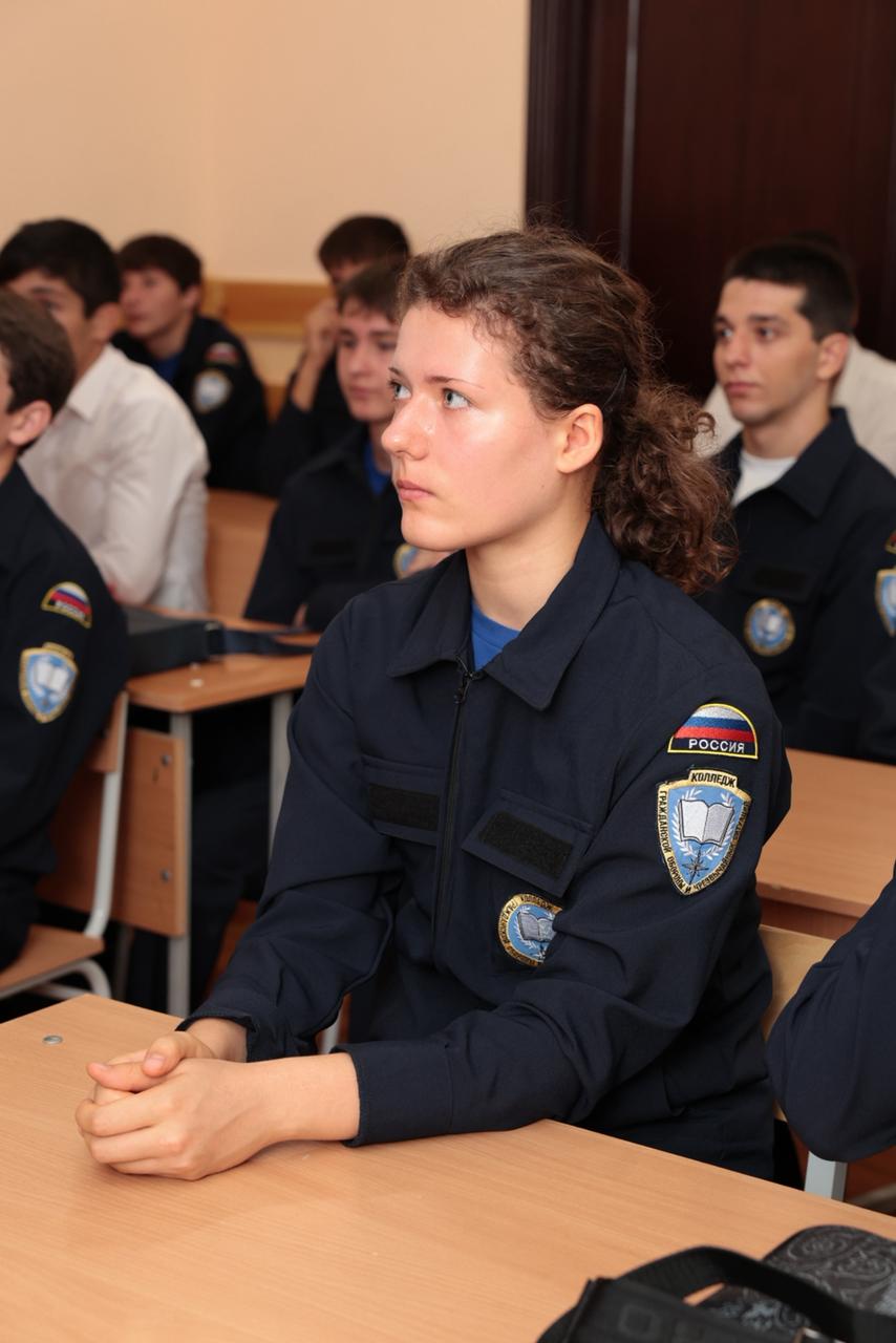 Активисты отряда ВСКС провели открытый урок для студентов 1-го курса