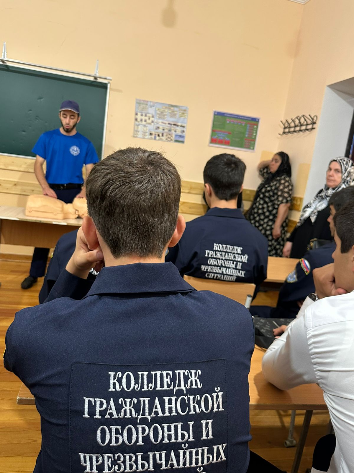 Активисты отряда ВСКС провели открытый урок для студентов 1-го курса