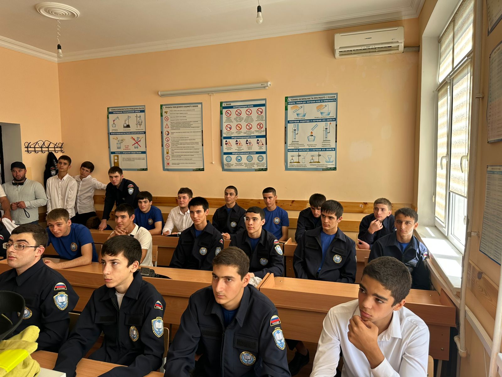 Активисты отряда ВСКС провели открытый урок для студентов 1-го курса