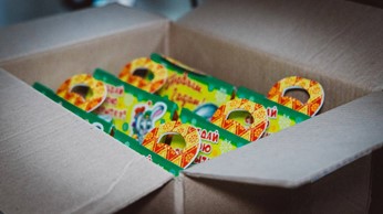 Добровольцы ВСКС доставили сладкие подарочные наборы в Волновахский район Донецкой Народной Республики
