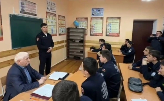 Профилактическая беседа со студентами по теме безопасности дорожного движения