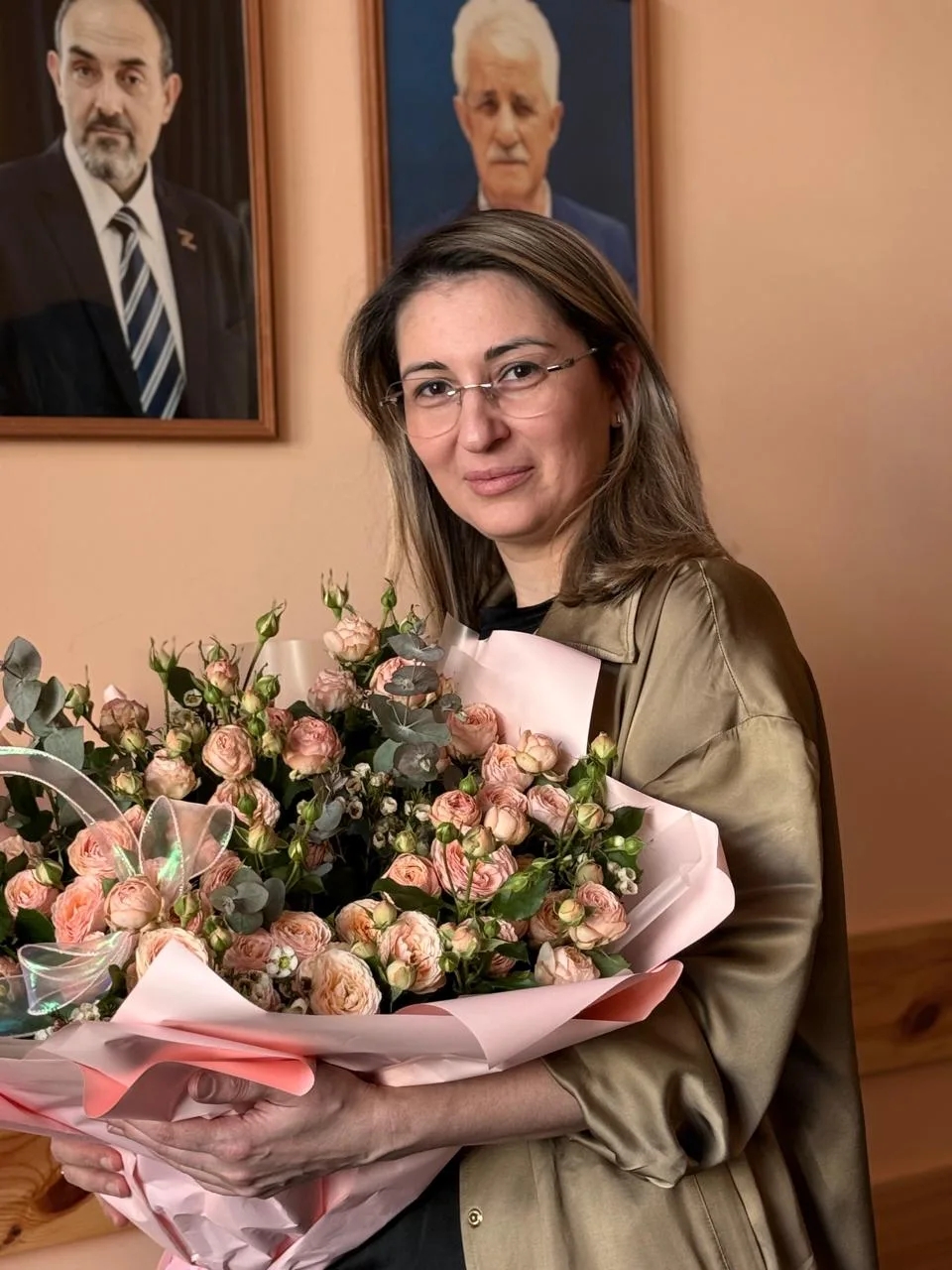 Студенты Колледжа гражданской обороны и чрезвычайных ситуаций поздравили своего руководителя – директора Наиру Имамутдиновну Заирбекову с наступающим...