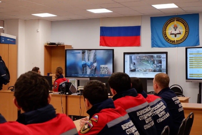 Студенты спасатели Колледжа ГО и ЧС отправились в г. Ростов для участия в гуманитарной миссии.