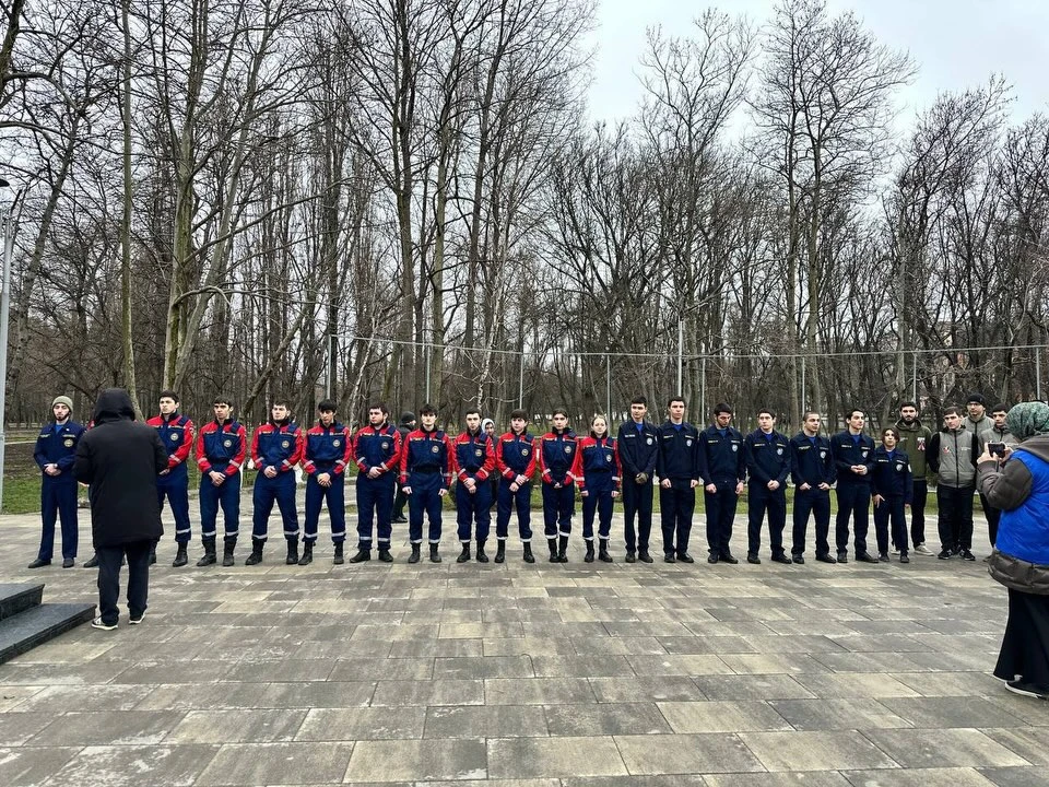 Церемония возложения цветов к памятнику Воину-Освободителю