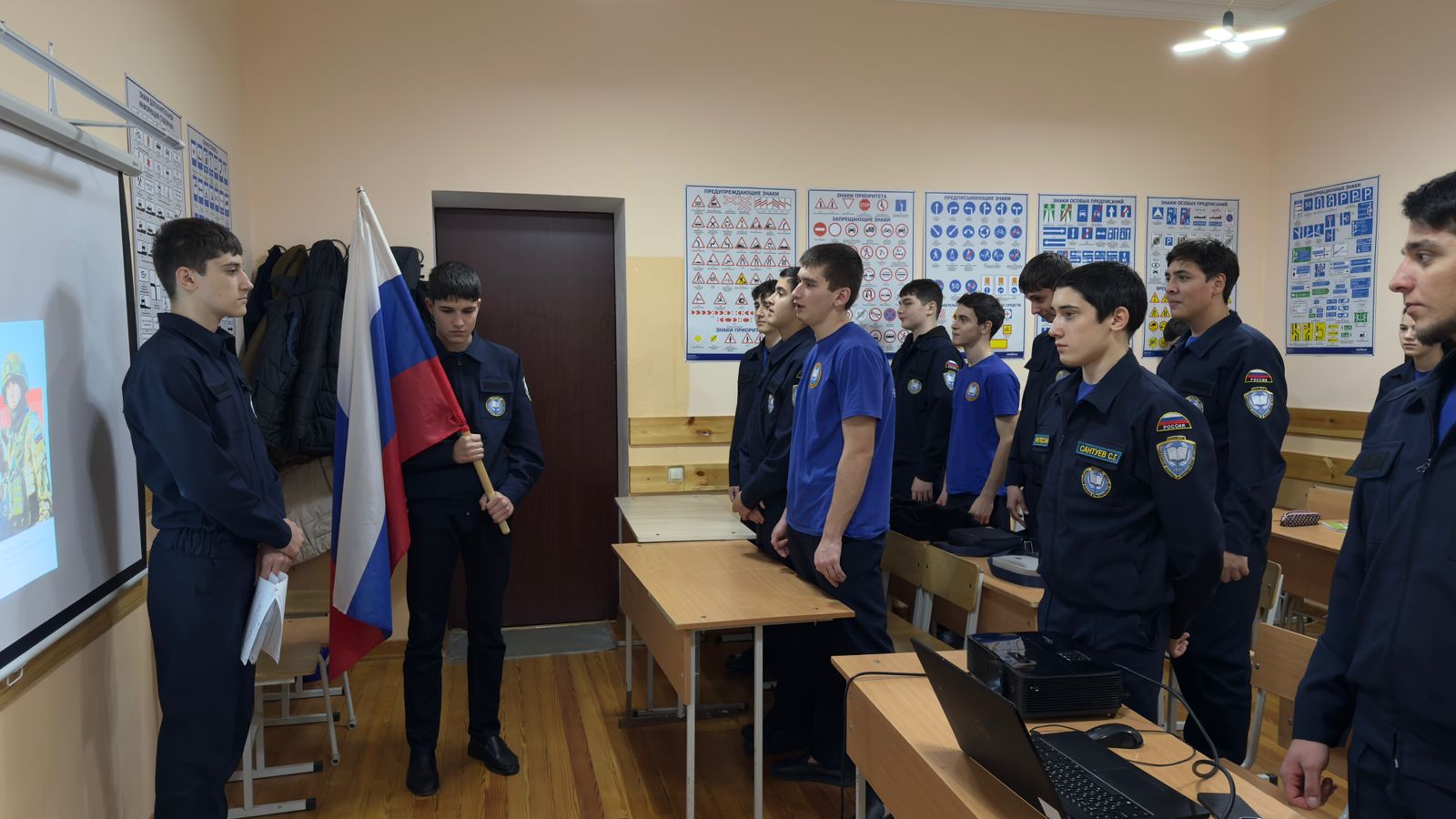 Церемония – выноса Государственного флага и исполнения гимна Российской Федерации