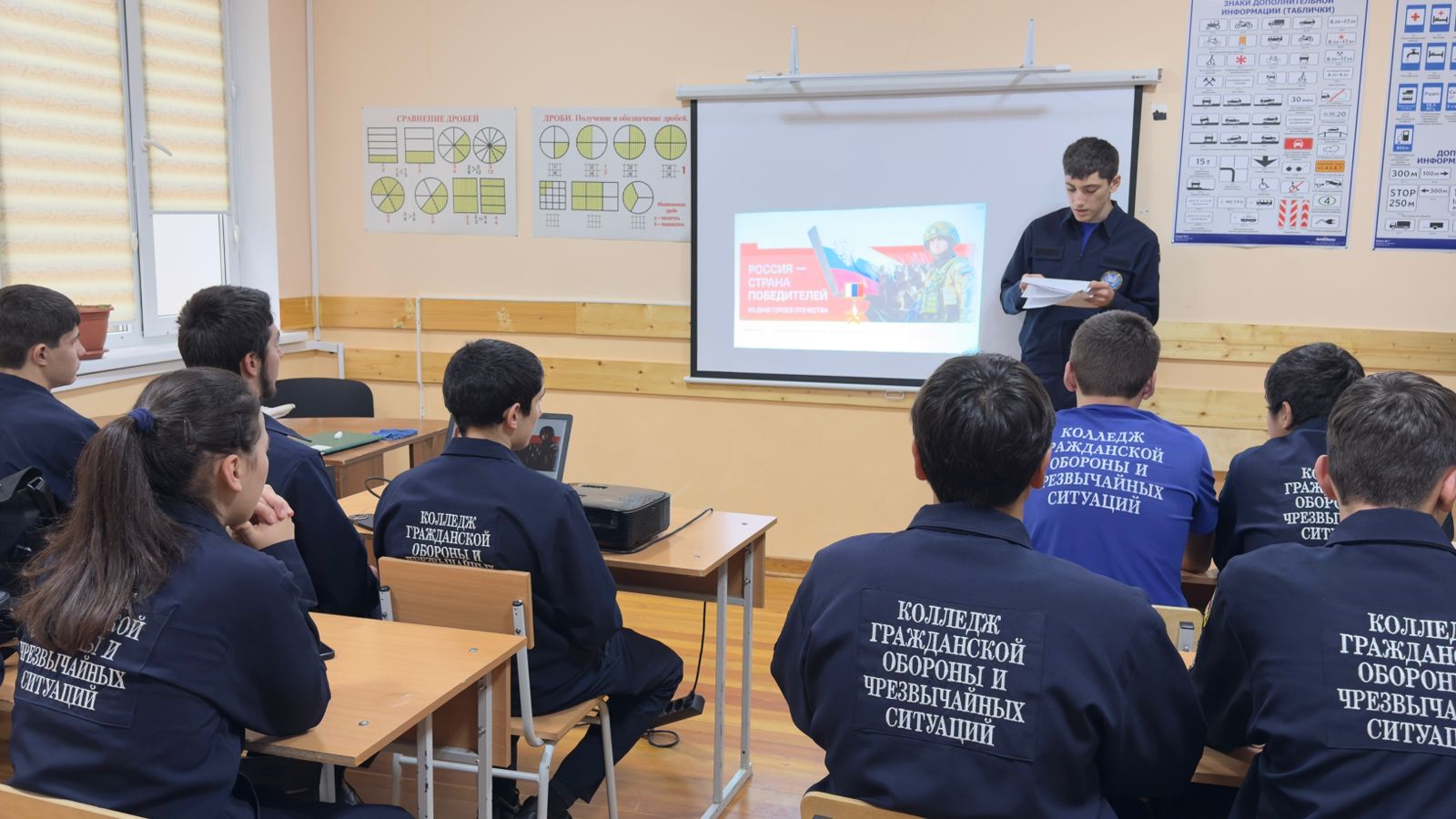 Церемония – выноса Государственного флага и исполнения гимна Российской Федерации