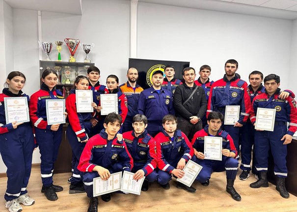 В честь 22 - летия Всероссийского студенческого корпуса спасателей прошло торжественное построение в здании Махачкалинской базовой поисково-спасательн...