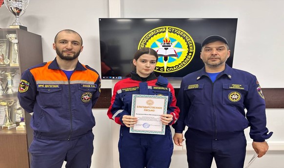 В честь 22 - летия Всероссийского студенческого корпуса спасателей прошло торжественное построение в здании Махачкалинской базовой поисково-спасательн...
