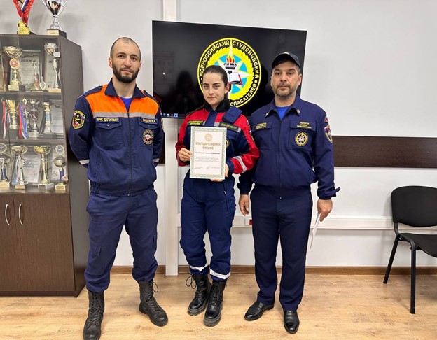 В честь 22 - летия Всероссийского студенческого корпуса спасателей прошло торжественное построение в здании Махачкалинской базовой поисково-спасательн...