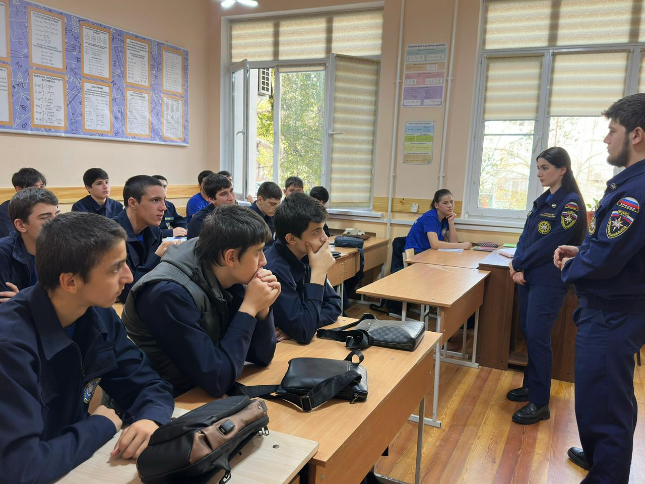 Внеурочные занятия  "Разговоры о важном" на тему «Профессия — жизнь спасать»