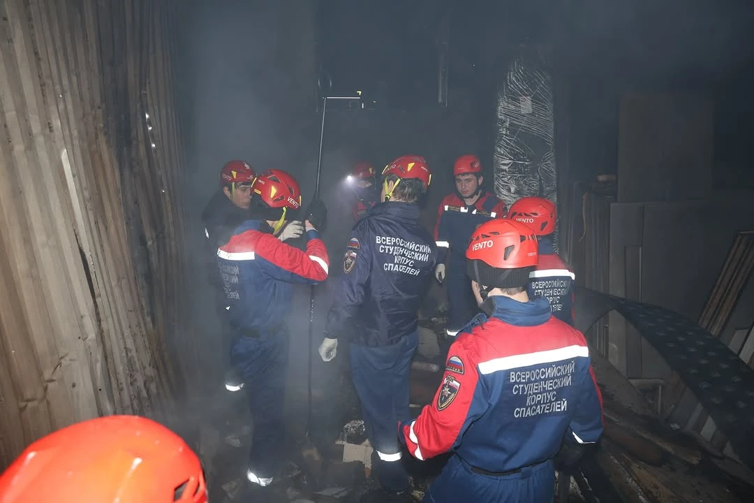 Возгорание мебельного цеха в пригороде Махачкалы