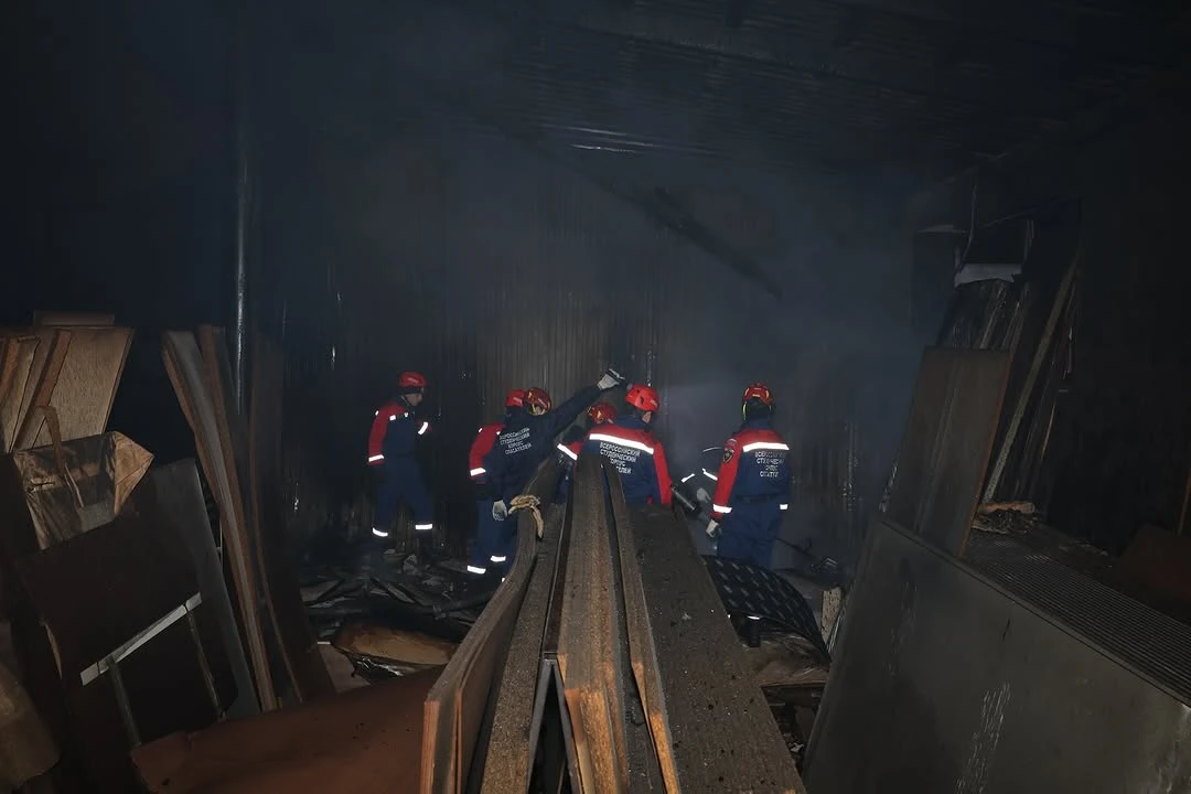 Возгорание мебельного цеха в пригороде Махачкалы