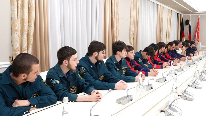 Встреча Главы г. Махачкала со студентами-спасателями ЧПОУ "Колледж ГО и ЧС"