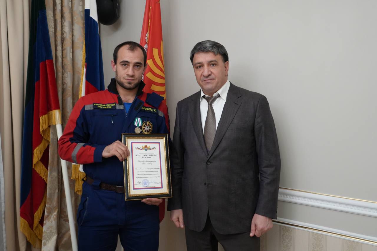 Встреча Главы г. Махачкала со студентами-спасателями ЧПОУ "Колледж ГО и ЧС"