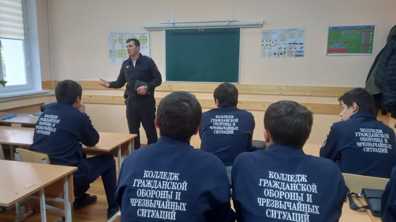 Встреча студентов с участковым ОП по Советскому району УМВД РФ по г. Махачкала Тагировым Г.М.